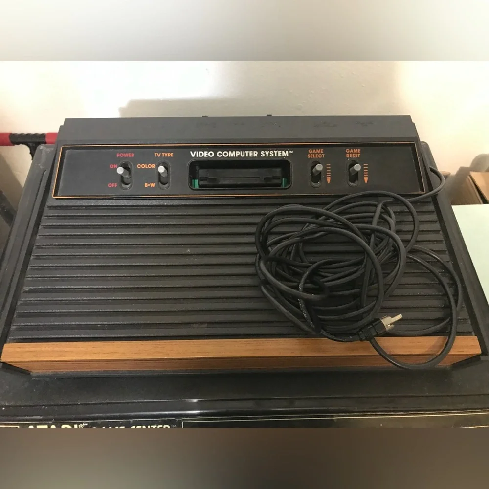 Doesn’t power up- Atari 2600 Game Center console with games